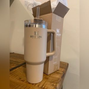 Brand new driftwood 40oz Stanley with handle